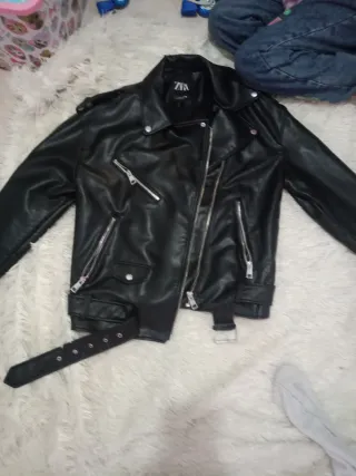 Chaqueta Zara Cuero Negra