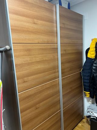 Armario puertas correderas madera y metal