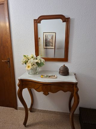 Mueble tocador antiguo con espejo