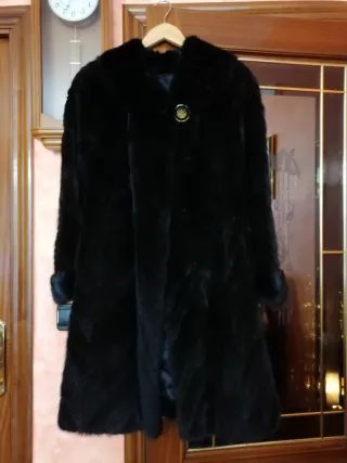 Abrigo de piel negro