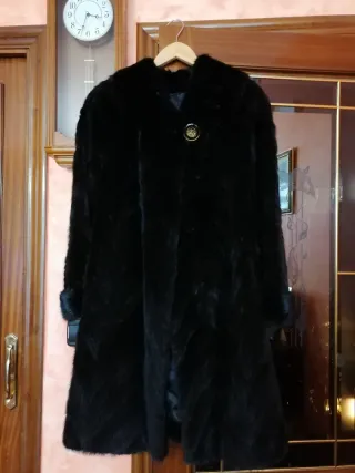 Abrigo de piel negro