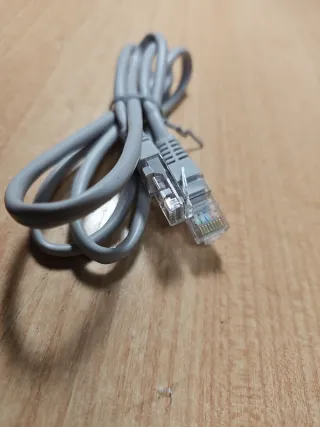 Cable de Red Ethernet Gris de 1 metro de longitud.