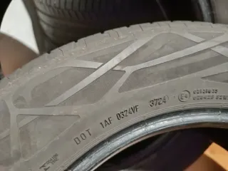 Continental 215/65R17 99V Neumático