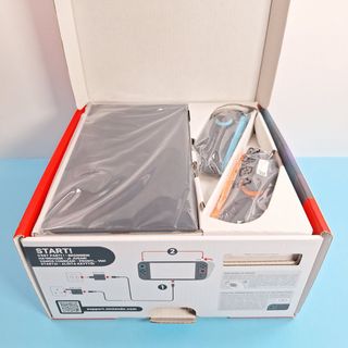 Nintendo Switch 2 con Custodia e Scatola