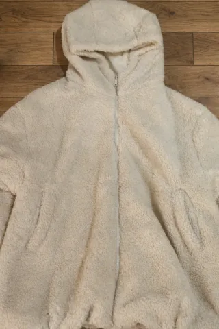 Abrigo beige/blanco con capucha