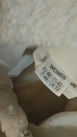 Abrigo beige/blanco con capucha