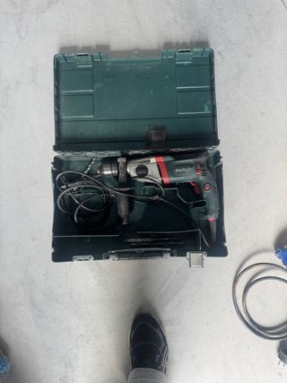 Taladro Metabo con maletín y brocas