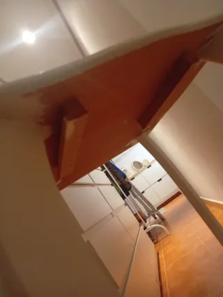 Mesita auxiliar blanca estilo vintage