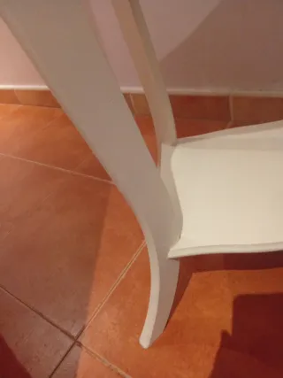 Mesita auxiliar blanca estilo vintage