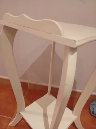 Mesita auxiliar blanca estilo vintage