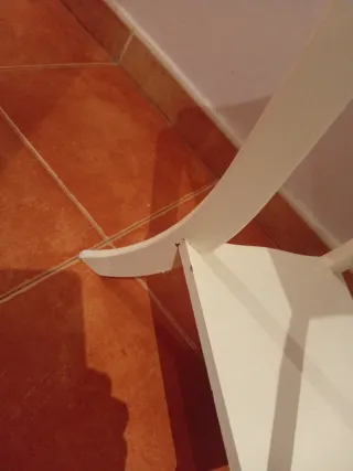 Mesita auxiliar blanca estilo vintage