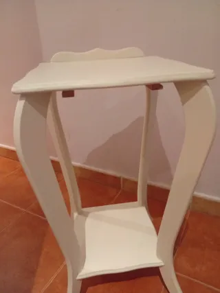 Mesita auxiliar blanca estilo vintage