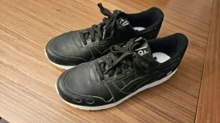 Zapatillas Asics Negras