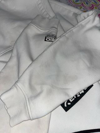 Sudadera blanca con estampado