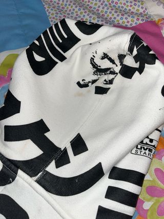 Sudadera blanca con estampado
