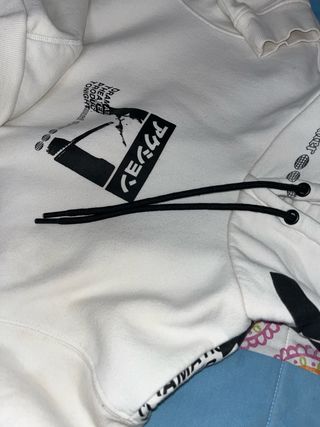 Sudadera blanca con estampado