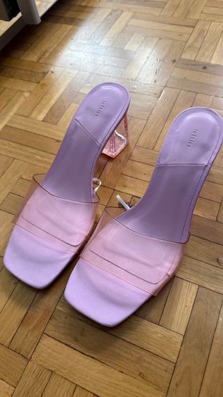 Sandalias tacón transparente rosa y morado