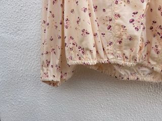 Blusa floral beige y rosa