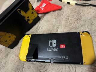 Nintendo Switch + 2 mandos extra + funda + C