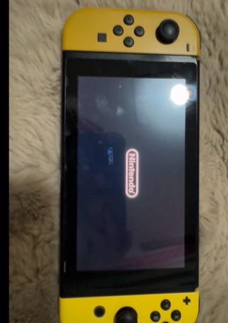 Nintendo Switch + 2 mandos extra + funda + C