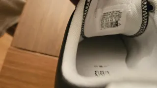 Zapatillas Converse Negras y Blancas