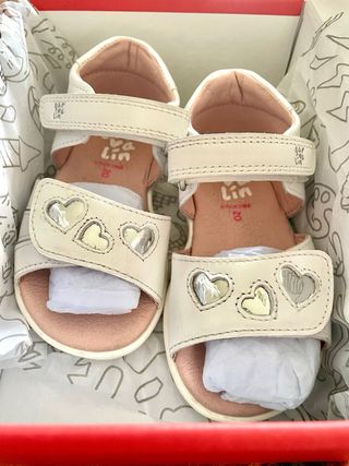 Sandali bianchi Garvalin con cuori