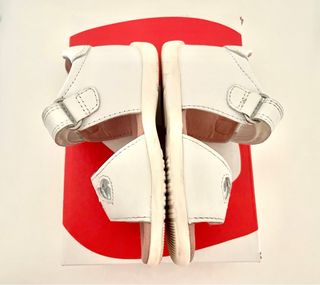 Sandali bianchi Garvalin con cuori