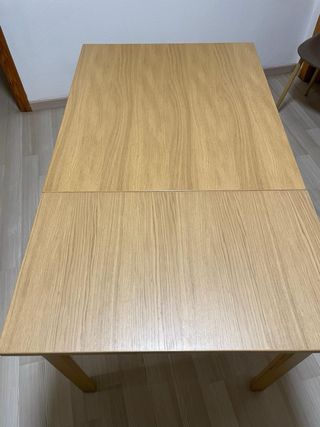 Mesa comedor Ikea extensible de madera clara