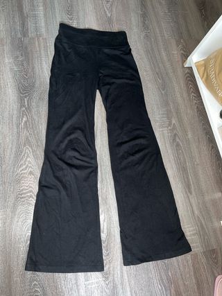 Pantalones negros campana