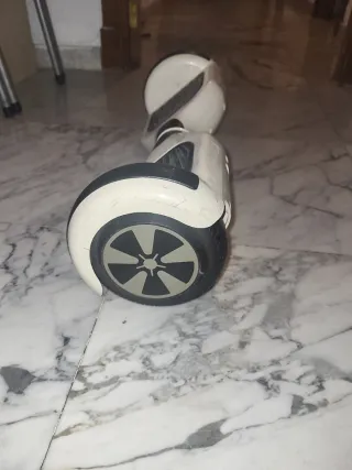 Hoverboard blanco y negro
