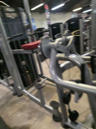 Máquina de gimnasio press de pecho