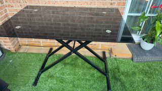 Mesa de cristal negra plegable