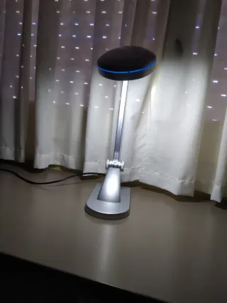 Lámpara de escritorio plateada