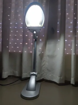 Lámpara de escritorio plateada