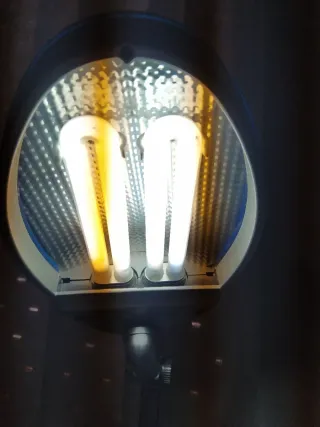 Lámpara de escritorio plateada