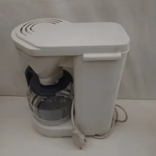 Cafetera Blanca con Jarra de Cristal