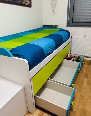 Cama nido con almacenaje azul y verde