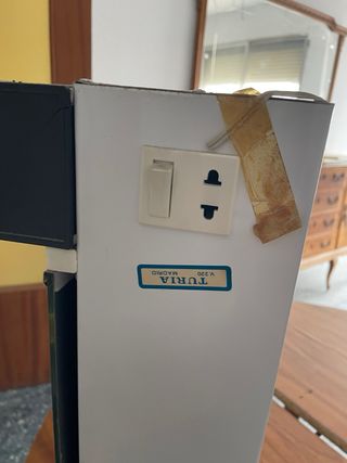 Mueble de baño con espejo y luz – estilo retro