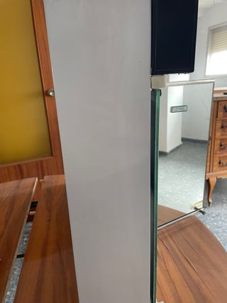 Mueble de baño con espejo y luz – estilo retro