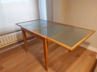 Mesa de madera y cristal extensible