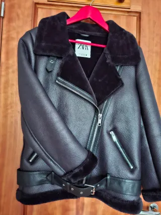 Chaqueta negra de aviador con borreguito