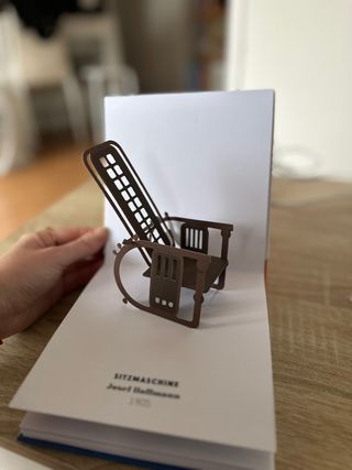 Libro pop-up “10 autres chaises” – Dominique Ehrha
