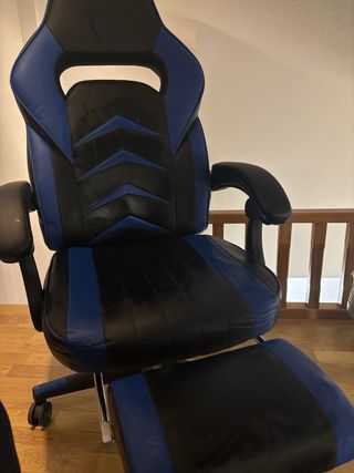 Silla gaming negra y azul