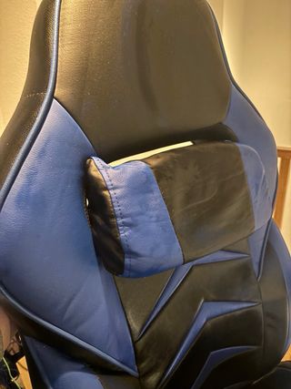 Silla gaming negra y azul