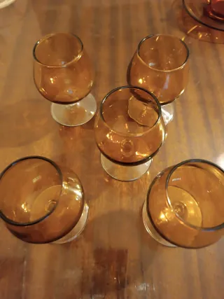 Copas de licor ámbar
