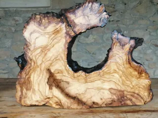 Tagliere in radice di ulivo