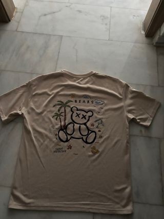 Camiseta beige con estampado de oso