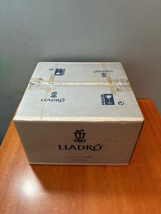 Statuetta LLADRO porcellana bambina con ombrellino