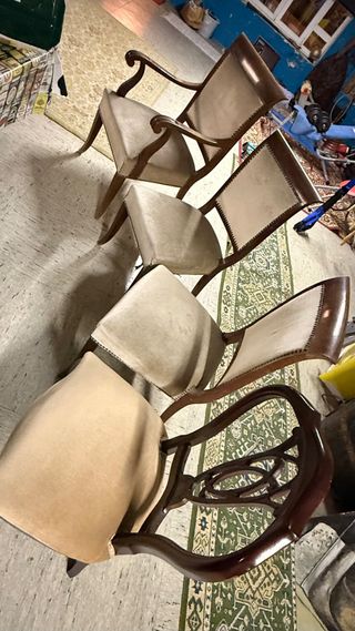 Sillas de terciopelo y madera