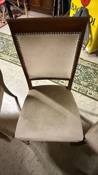 Sillas de terciopelo y madera